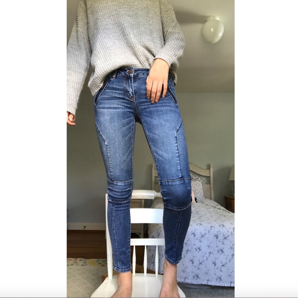 American Eagle Low-Waisted Jeans